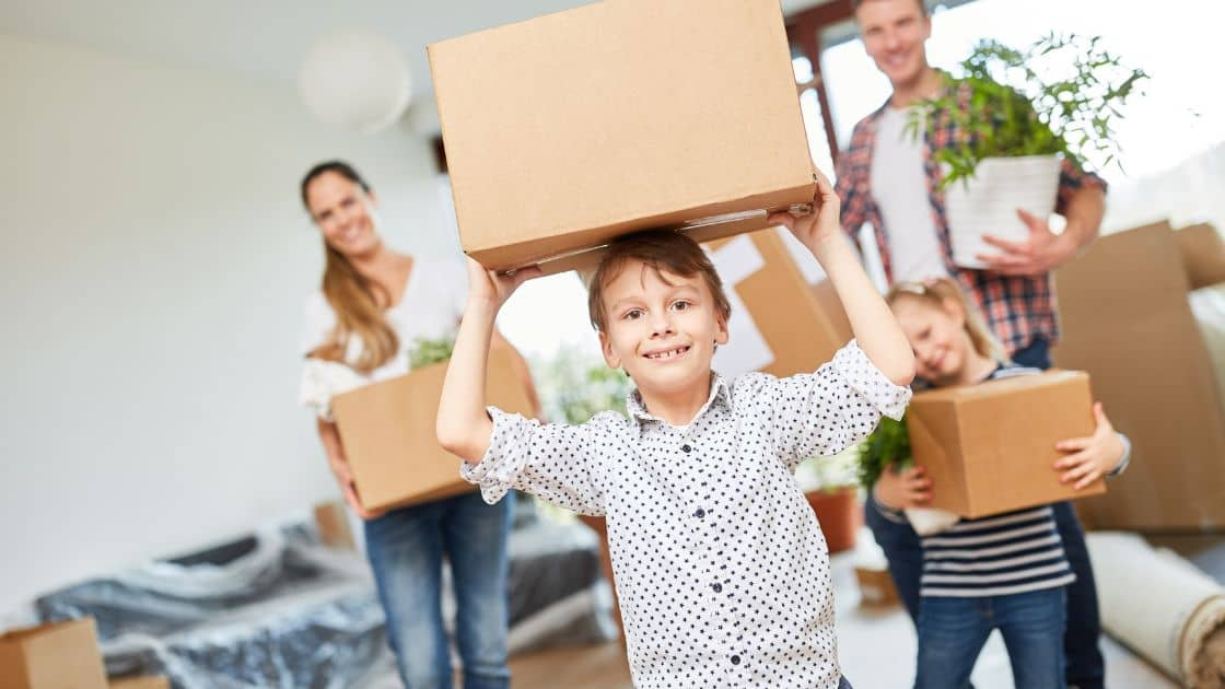 Family helping with experienced movers in Ottawa, Canada